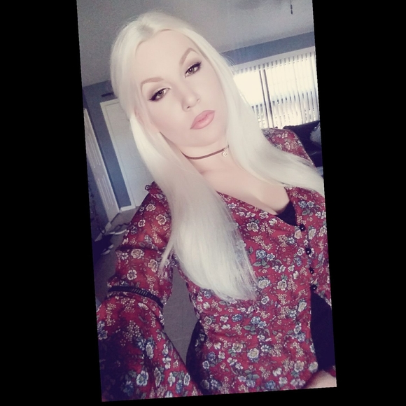 Meet your Posher, Laina - Picture 1 of 1